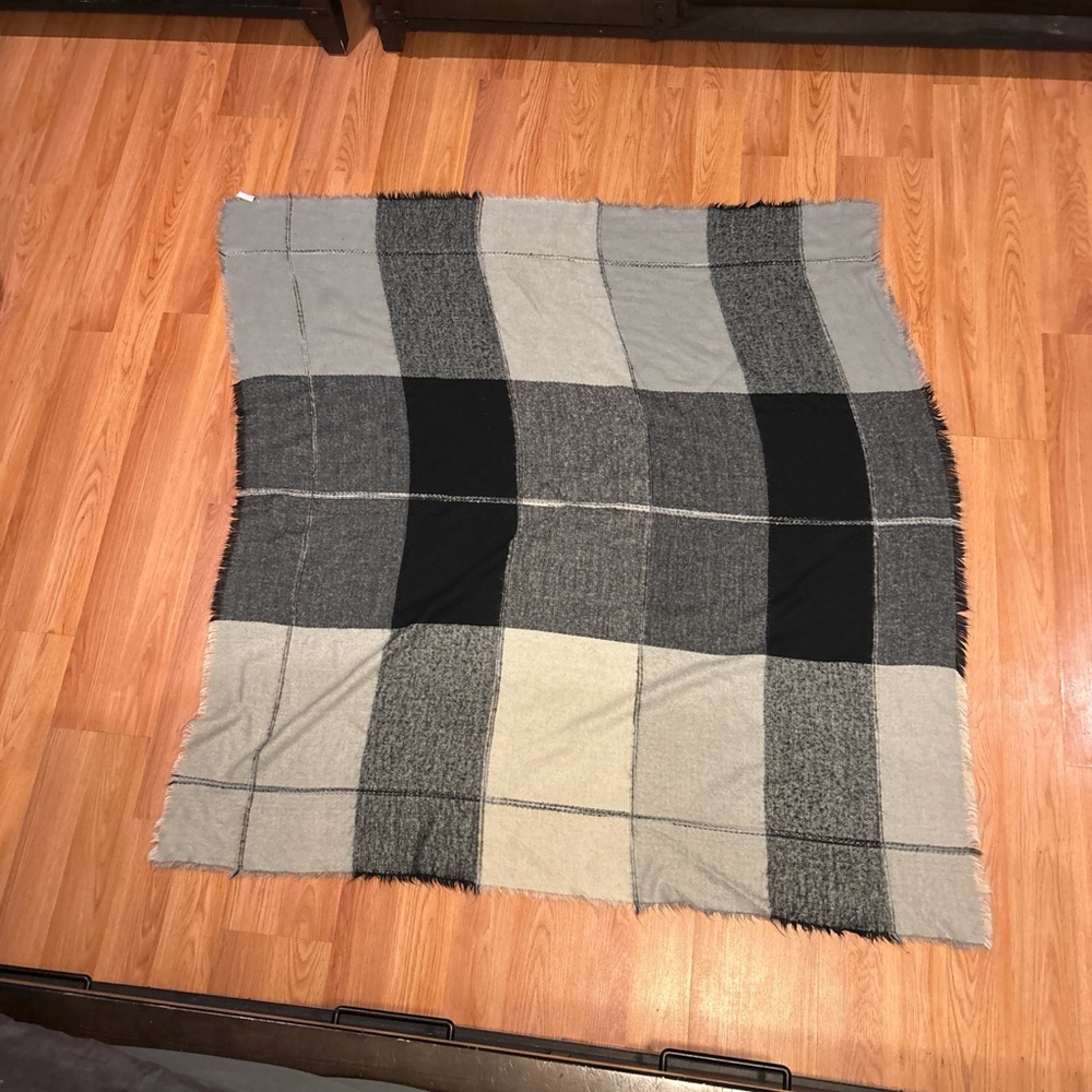 LC Lauren Conrad Soft Fringe Scarf in Gray and Cream